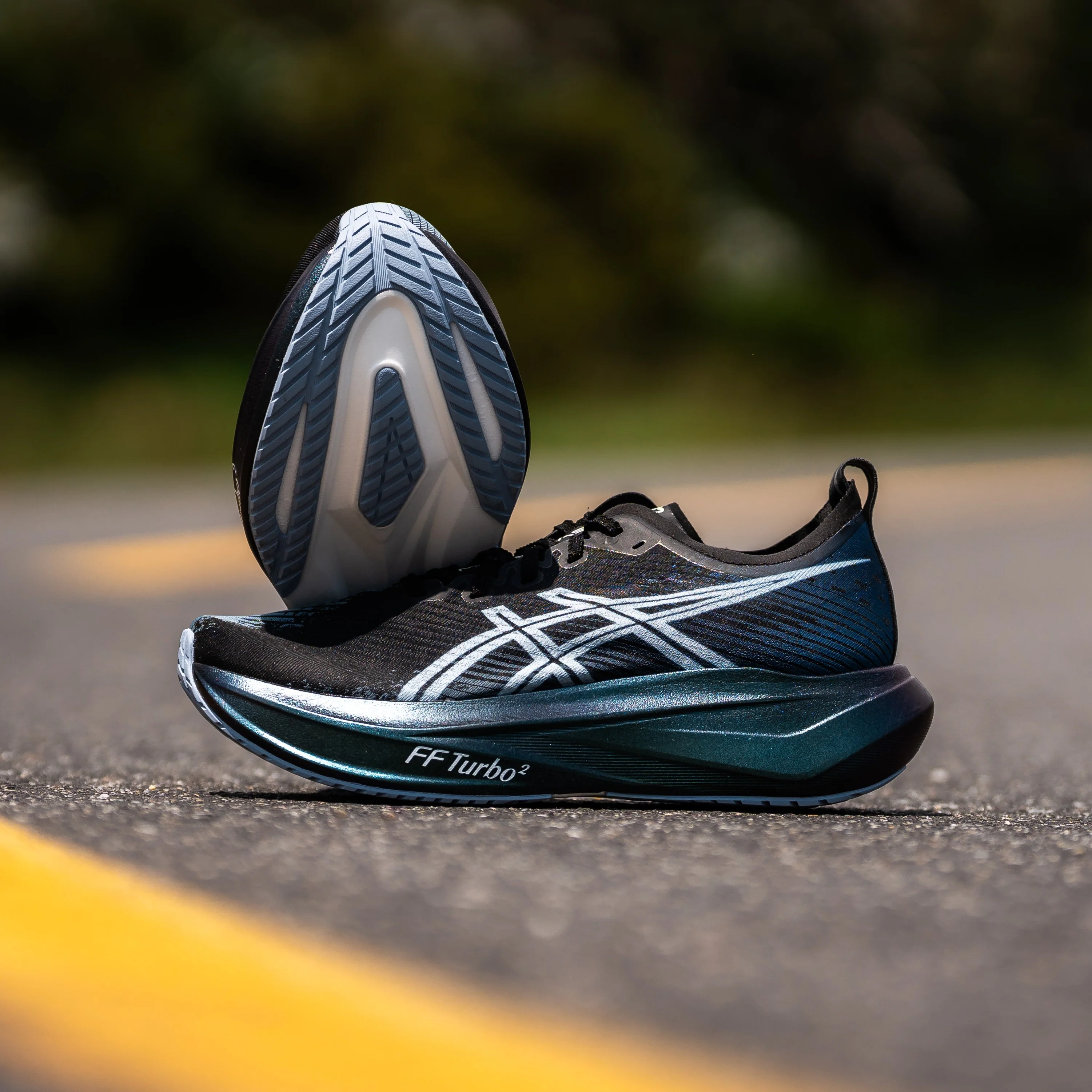 Asics Megablast | Black / White | Unisex - Ekiden Sports
