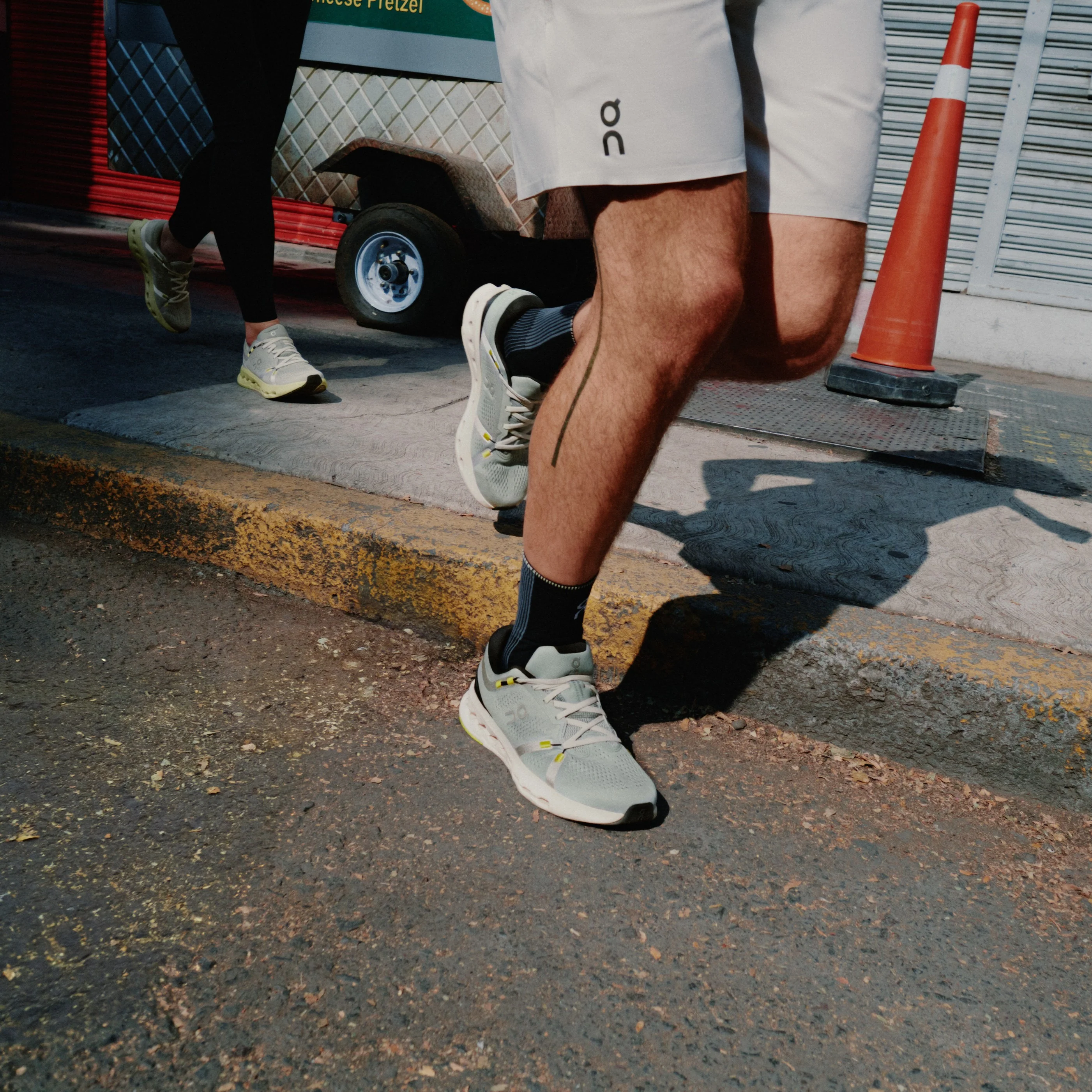 On Cloudsurfer 2 | Glacier / Ivory | Mens - Ekiden Sports