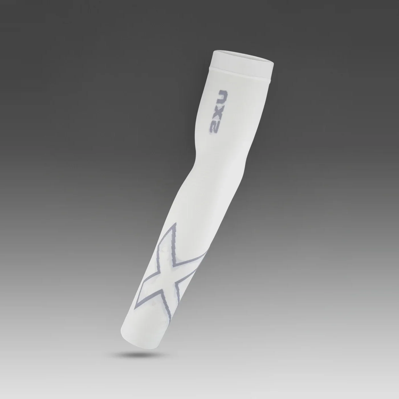 2XU Flex Run Compression Arm Sleeves | White / Grey - Ekiden Sports