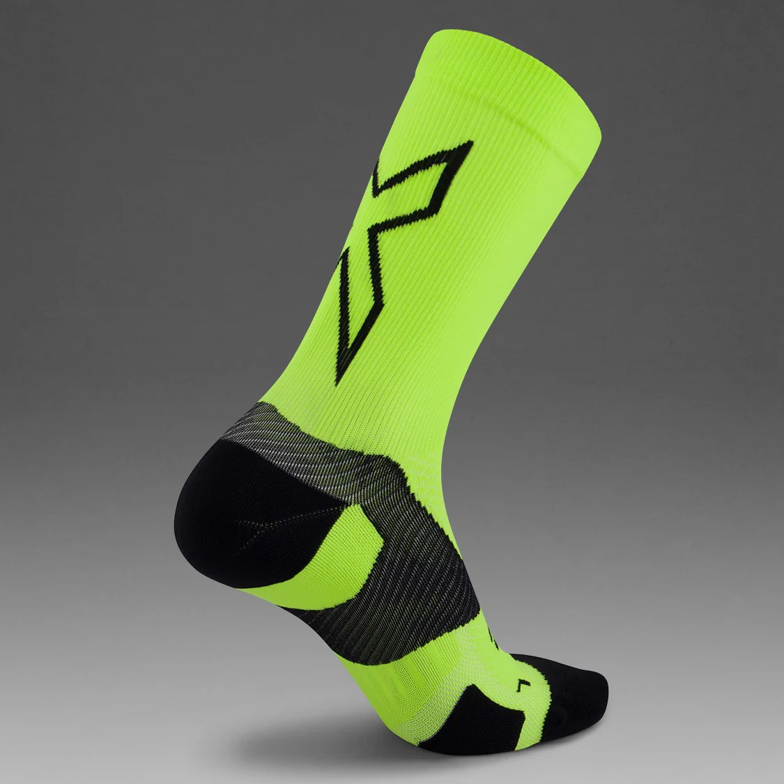 2XU Vectr Socks | Light Cushion | Crew Length | Volt / Black X - Ekiden Sports