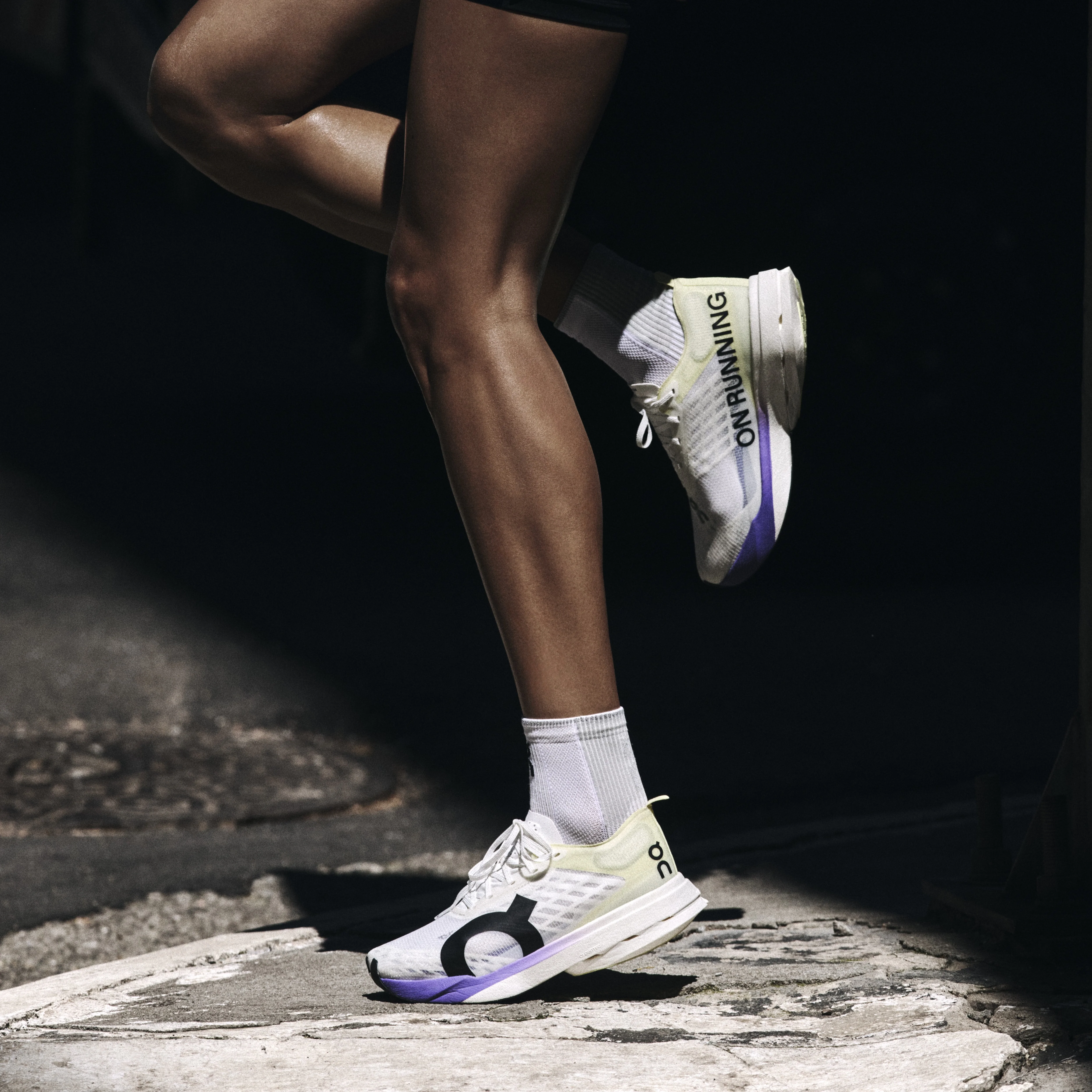 On Cloudboom Strike | Juniper / Limelight | Mens - Ekiden Sports