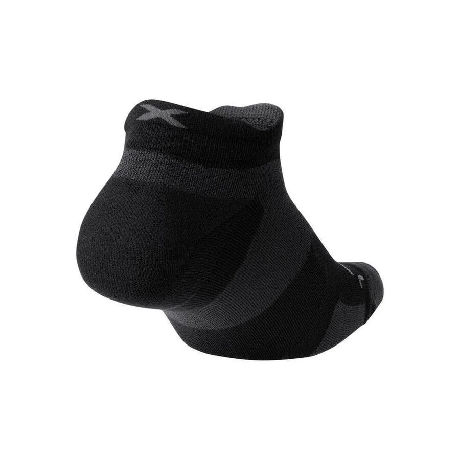 2XU Vectr Socks | Light Cushion | No Show | Black / Titanium - Ekiden Sports