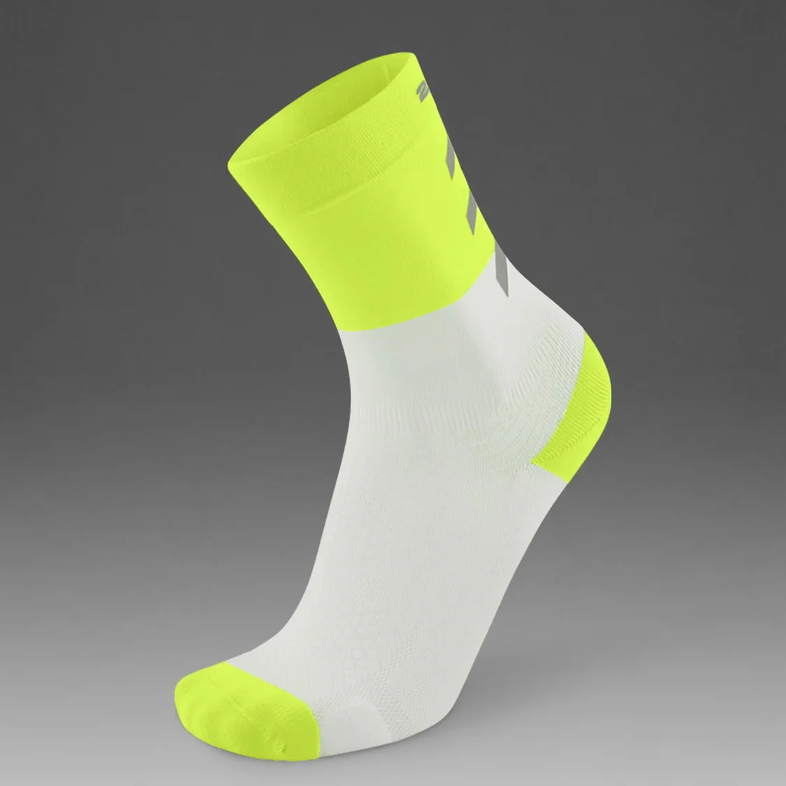 2XU Vectr Reflective Socks | Light Cushion | Crew Length | White / Volt - Ekiden Sports