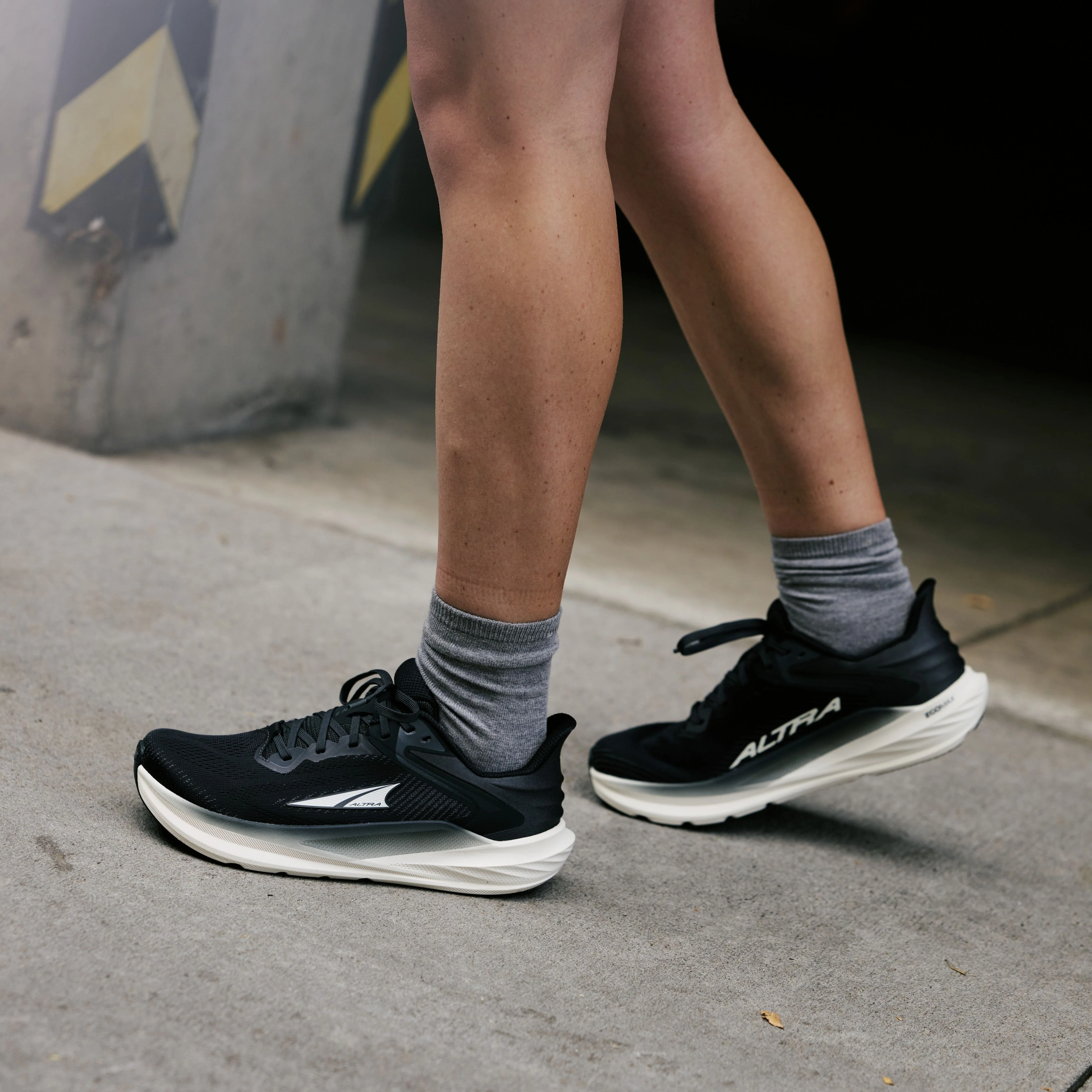 Altra Torin 8 | Black / White | Womens - Ekiden Sports